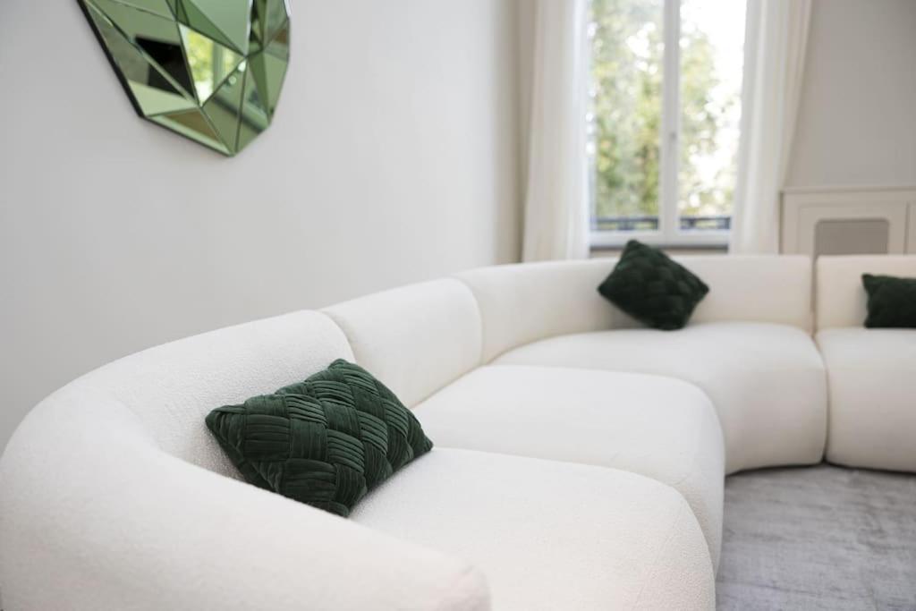 Luxurious 3 Bedrooms Center Appartement *